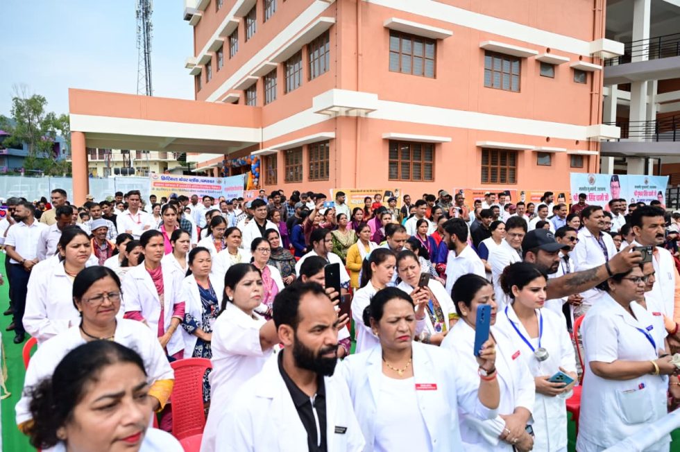 चंपावत में अत्याधुनिक एमआरआई मशीन का लोकार्पण