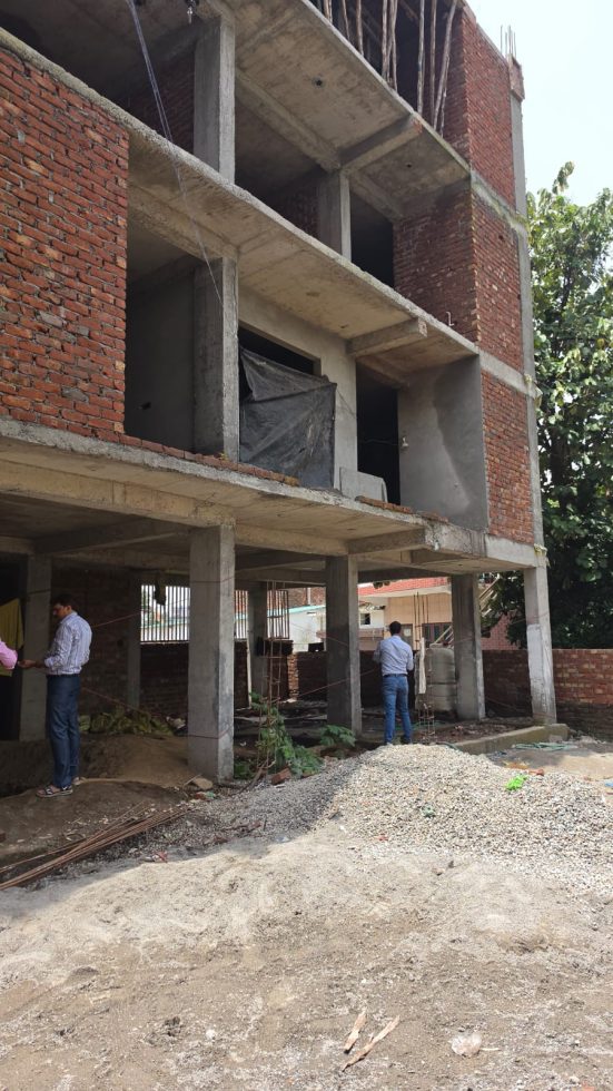 सौ बीघा अवैध प्लॉटिंग ध्वस्त, कई बहुमंजिला निर्माण सील
