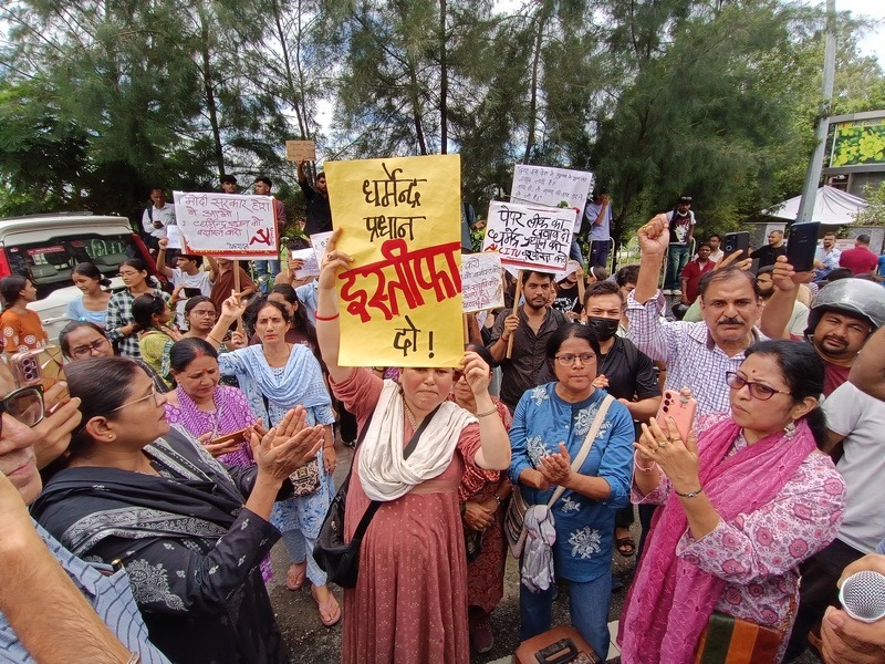 दिल्ली के लाठीचार्ज का दर्द उत्तराखंड ने महसूस किया