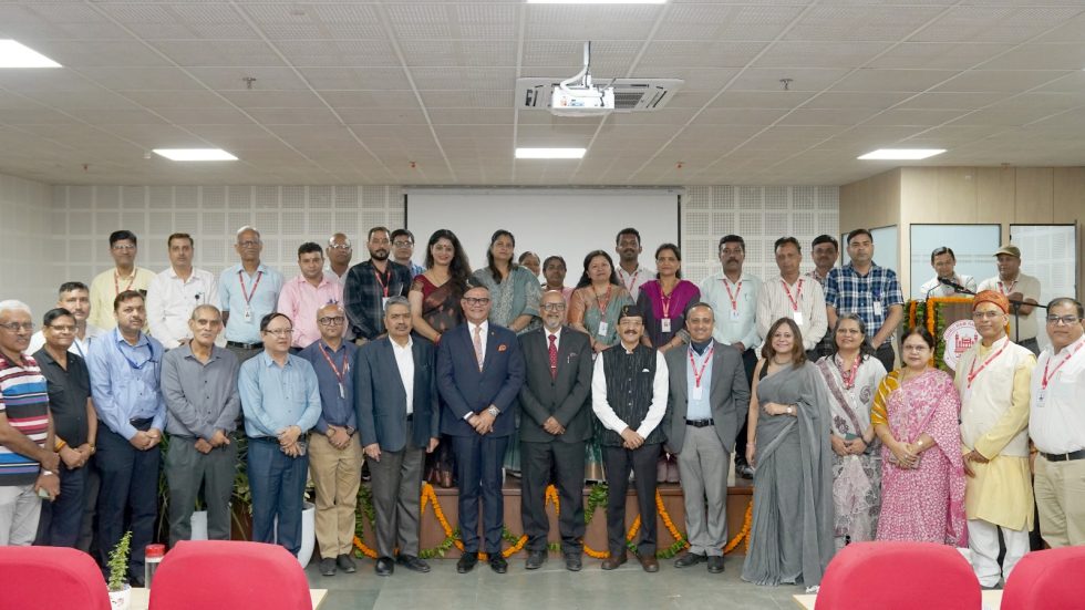 स्कूल ऑफ हाॅस्पिटैलिटी एण्ड टूरिज्म मैनेजमेंट के भवन का उद्घाटन
