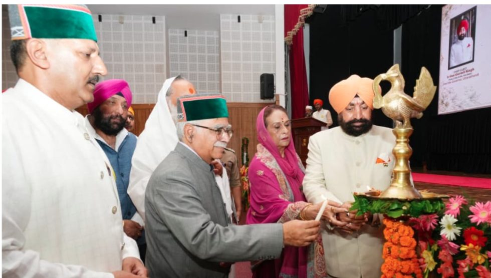 राज्यपाल ने श्री गुरु ग्रंथ साहिब के संस्कृत पद्यानुवाद का विमोचन किया