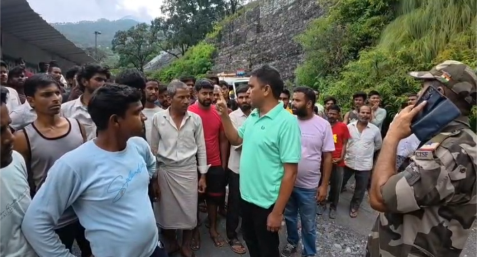 विष्णुगाड पीपलकोटी परियोजना में गुस्साए मजदूरों का हंगामा,घेराव