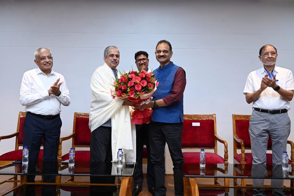 डॉ. प्रसाद ए. वाडेगावकर बने एसआरएचयू के नए कुलपति