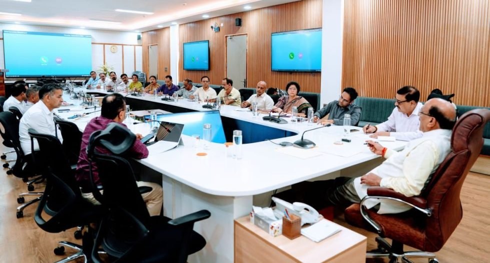 स्वास्थ्य मंत्री के निर्देश के बाद फार्मासिस्टों का आंदोलन स्थगित