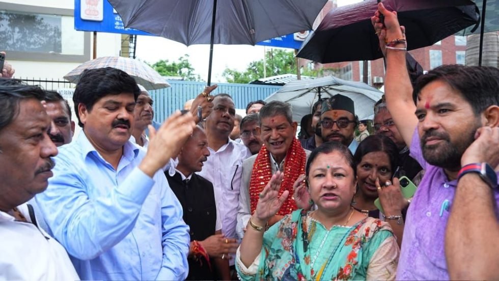 उत्तराखण्ड के मौसम और ईडी के रेड अलर्ट से जूझे पूर्व सीएम हरदा