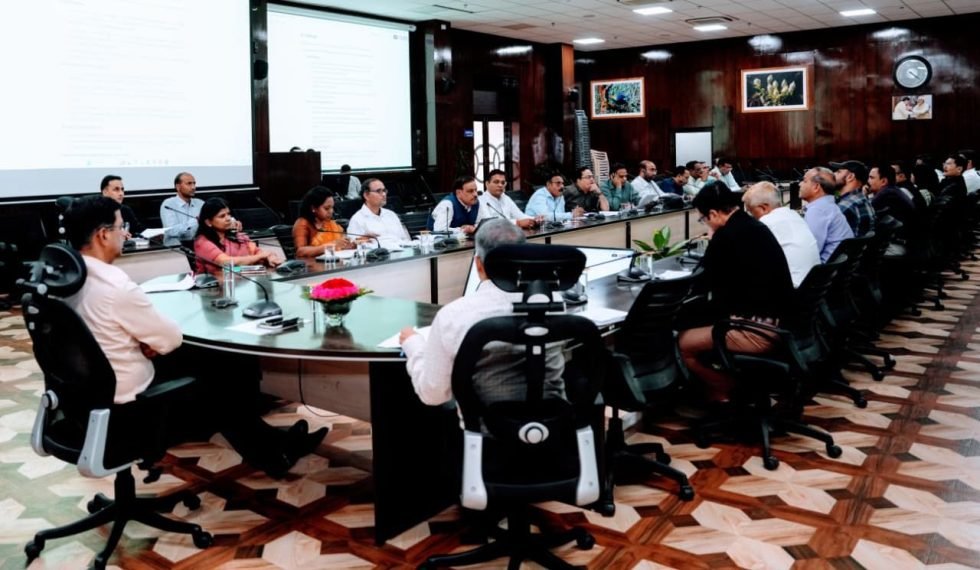 भूमि अधिग्रहण से वन हस्तांतरण तक की अड़चनें दूर करें पंकज पांडे
