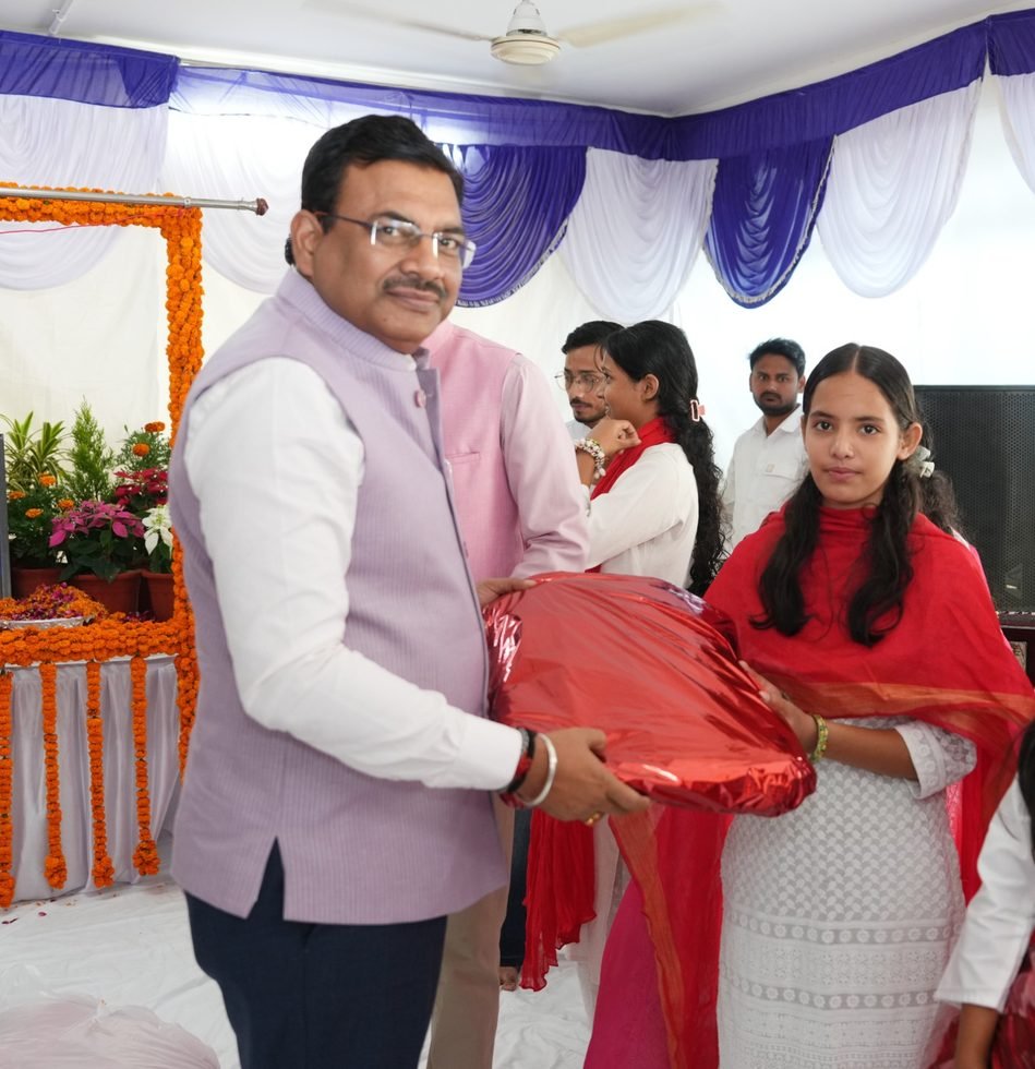 सचिवालय में गांधी व शास्त्री जयंती पर श्रद्धासुमन अर्पित
