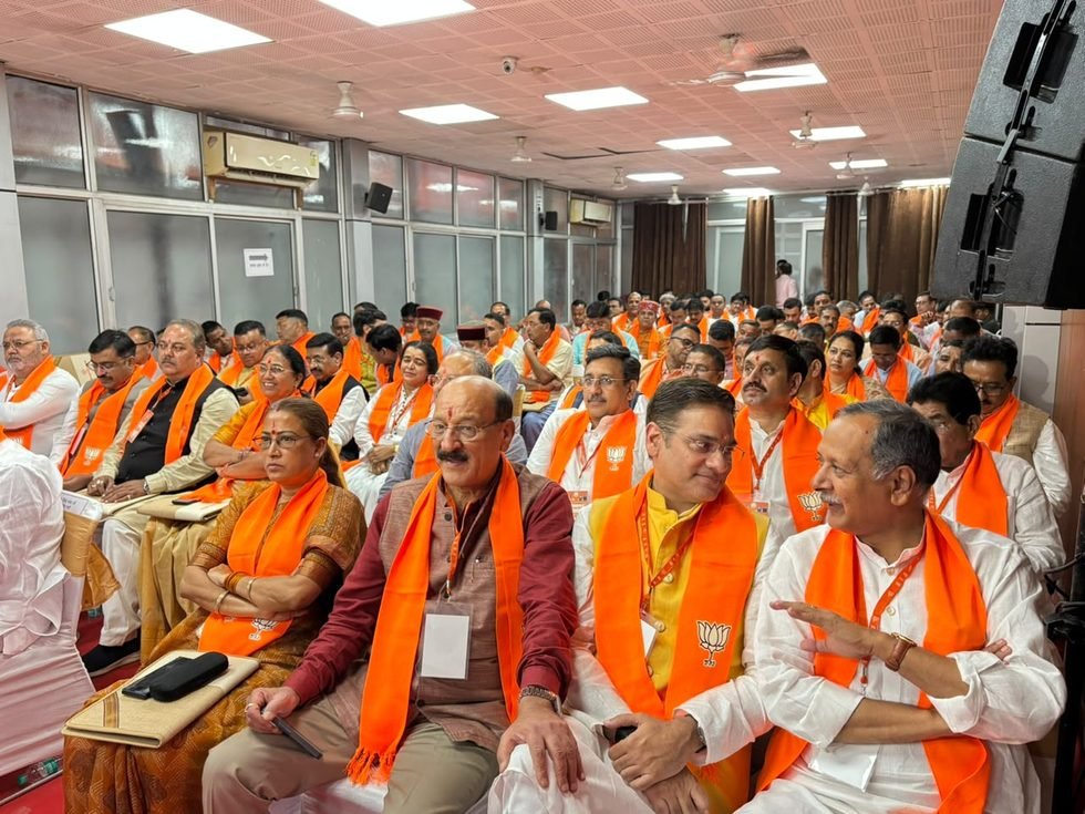 प्रभारी राम माधव ने दिया 60 पार का लक्ष्य