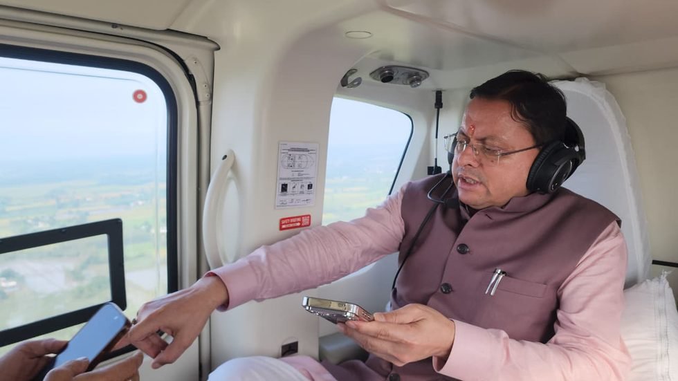 ओलावृष्टि से प्रभावित किसानों के बीच पहुंचे धामी