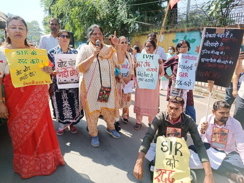 दून में प्रदर्शनकारियों और पुलिस में भिड़ंत