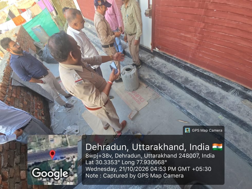 सुप्रीम आदेश पर एमडीडीए नेअवैध दुकानों को किया सील