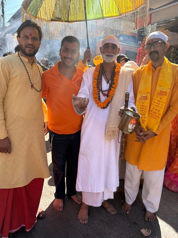 भक्ति में झूमे श्रद्धालु, निकली साईं पालकी